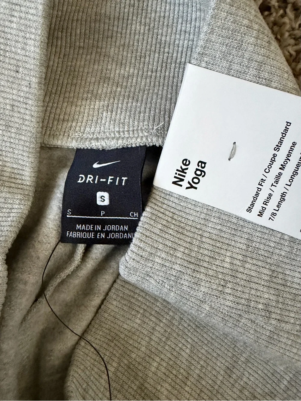 NWT Nike Dri Fit Women’s Light Gray Yoga Sweatpants 7/8  Sz S